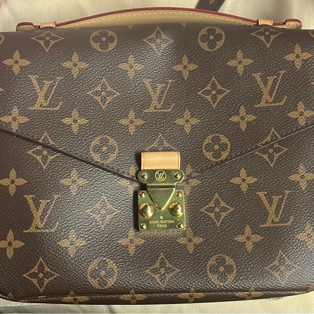 Authentic Louis Vuitton Monogram Pochette Metis